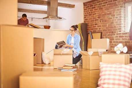 Embalaje de muebles para una mudanzas por horas en Cornella