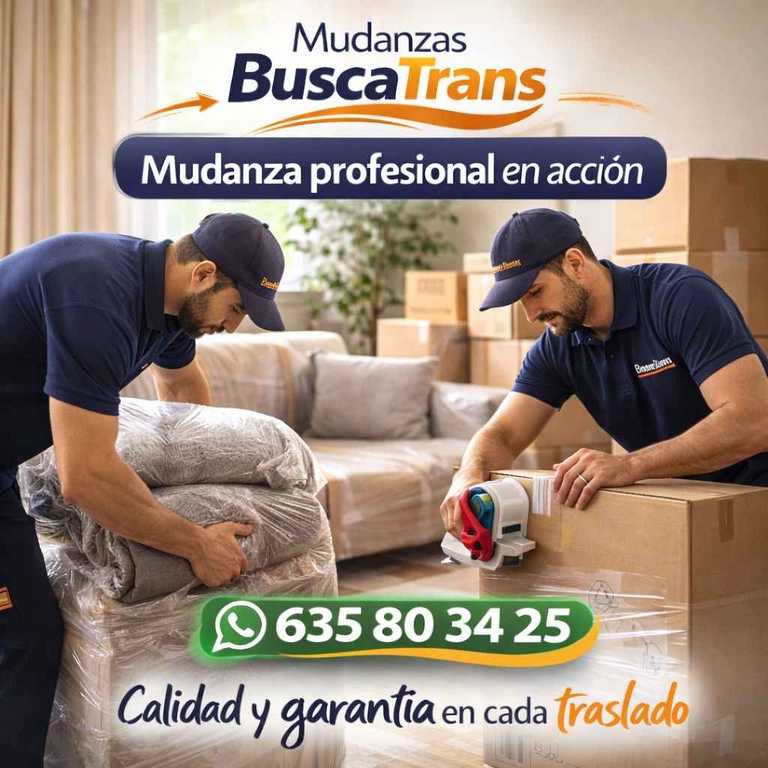 Operarios embalando cajas de mudanza de pisos con BuscaTrans
