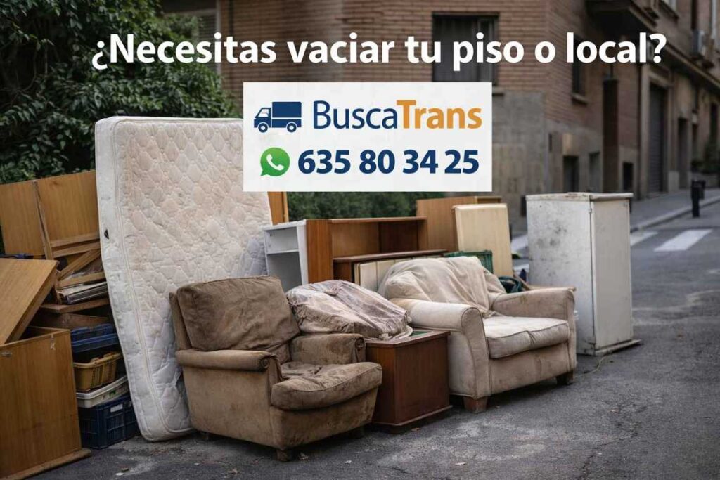 La basura de muebles en la acera
